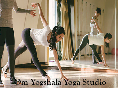 Advance-yoga-class-vietnam